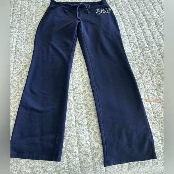 GAP Charcoal Joggers - Picture 2 of 8